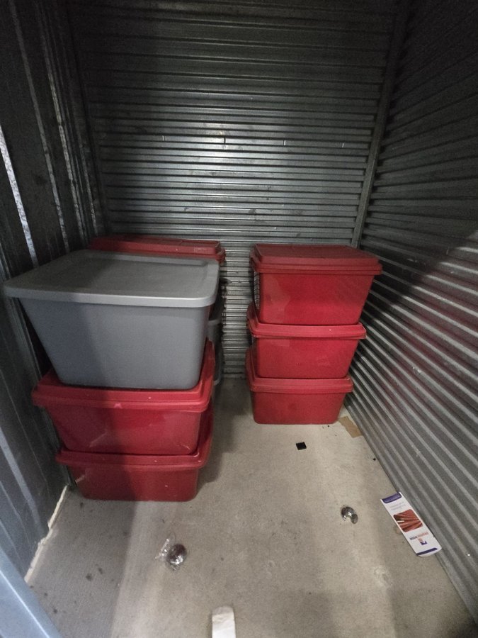 5 x 5 storage unit in Suitland, MD