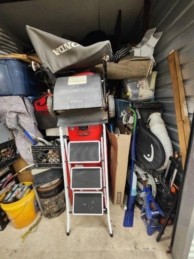 10 x 10 storage unit in Alvin, TX