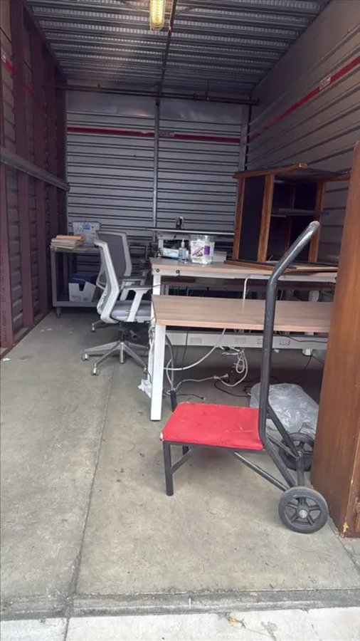 10 x 20 storage unit in Orange, CA