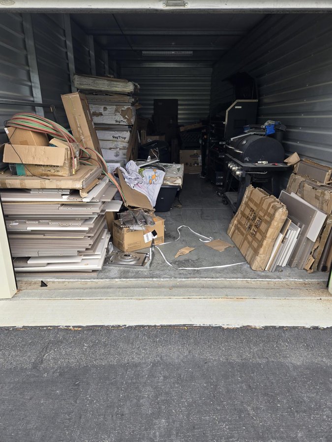 10 x 30 storage unit in Lancaster, CA