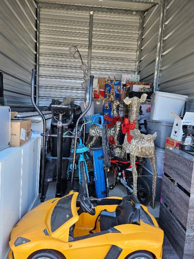 10 x 15 storage unit in Indianapolis, IN
