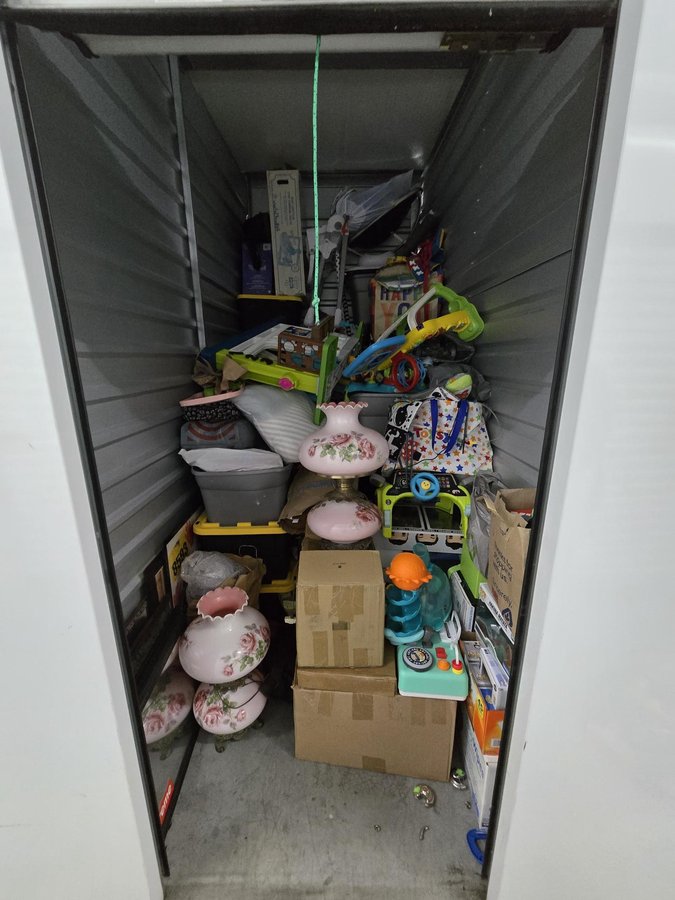 5 x 10 storage unit in Lancaster, CA