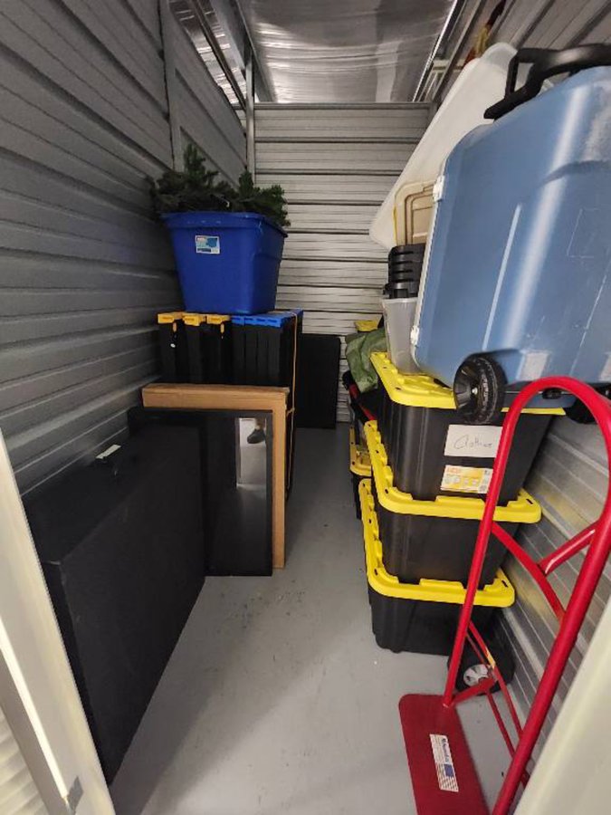 5 x 10 storage unit in Brandon, FL