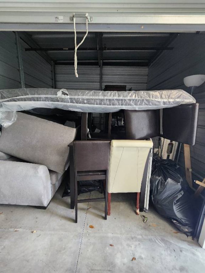 10 x 10 storage unit in Brandon, FL