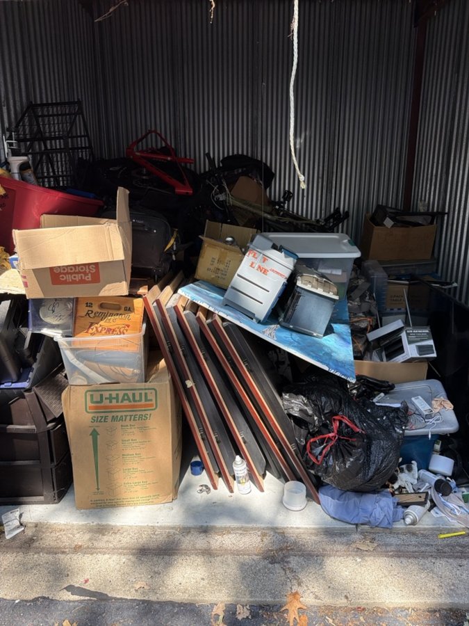 10 x 10 storage unit in Roseville, MI