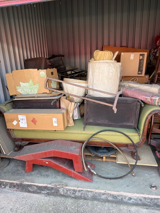 10 x 10 storage unit in Roseville, MI