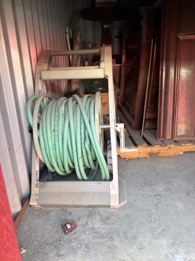 5 x 10 storage unit in Roseville, MI