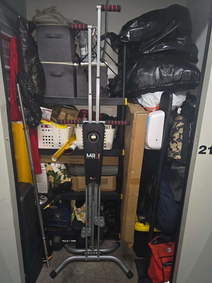 5 x 3 storage unit in Daly City, CA