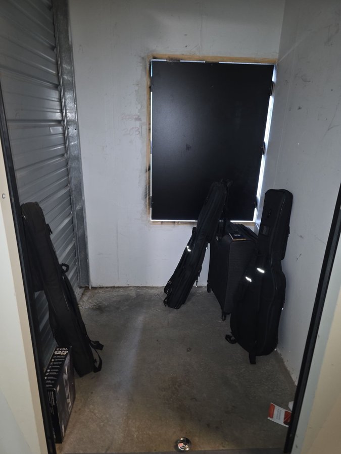 5 x 5 storage unit in Daly City, CA