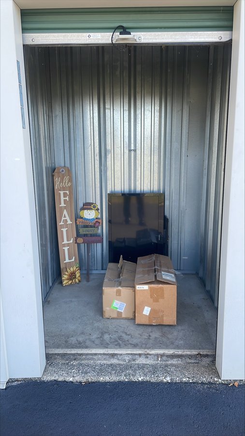 5 x 5 storage unit in Greenfield, IN