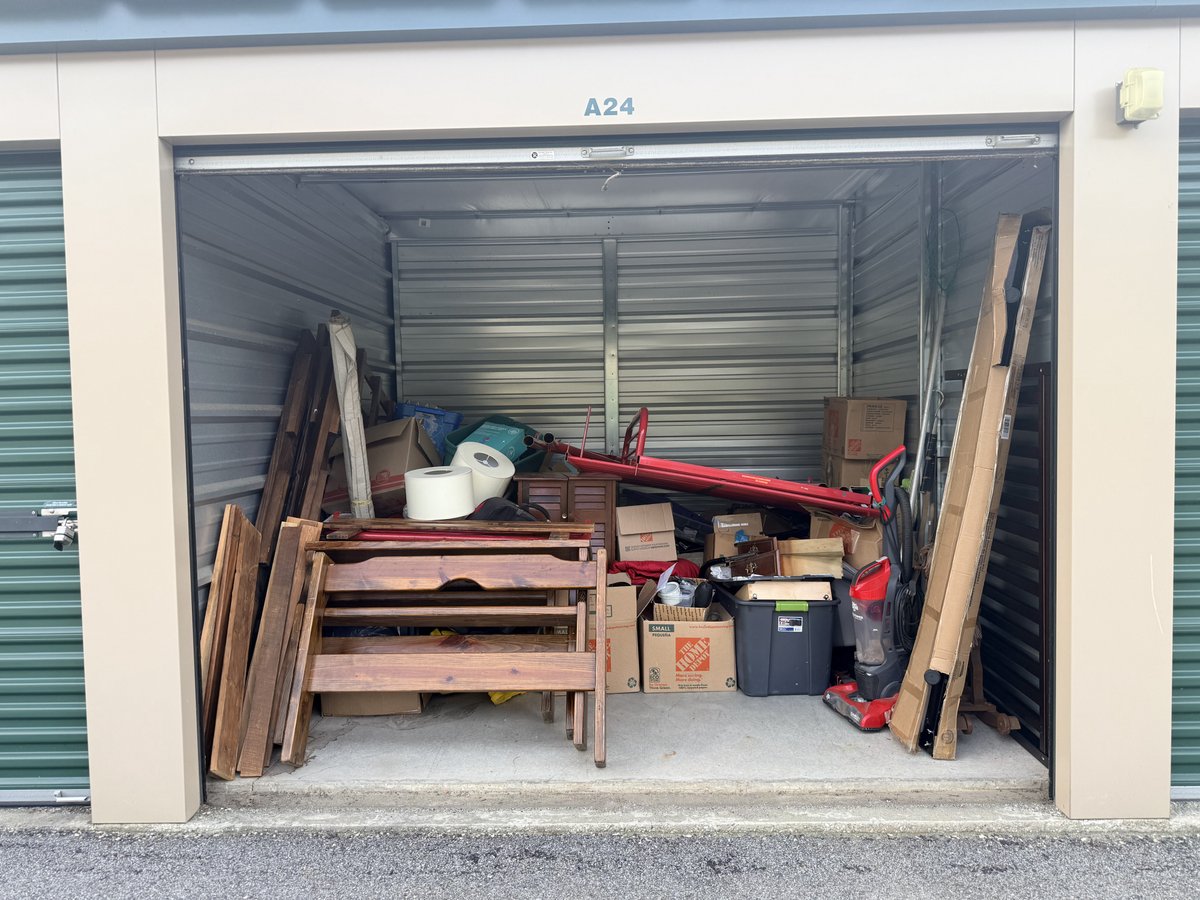 10 x 10 storage unit in Charlton, MA