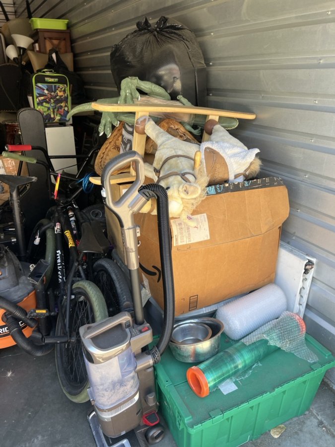 10 x 30 storage unit in Pittsburg, CA