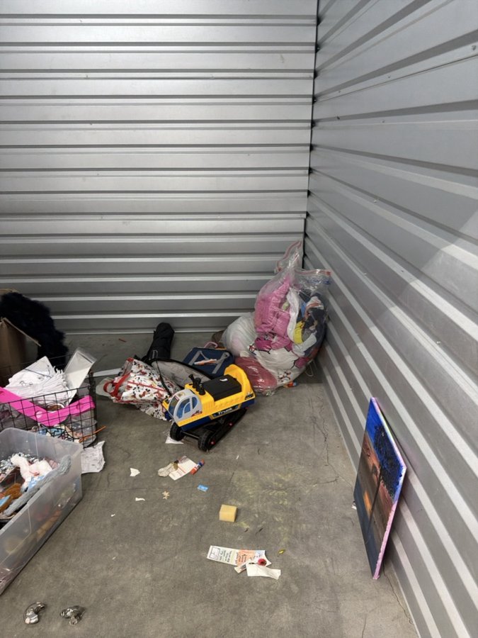 10 x 10 storage unit in Pittsburg, CA
