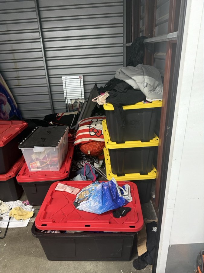 10 x 10 storage unit in Pittsburg, CA