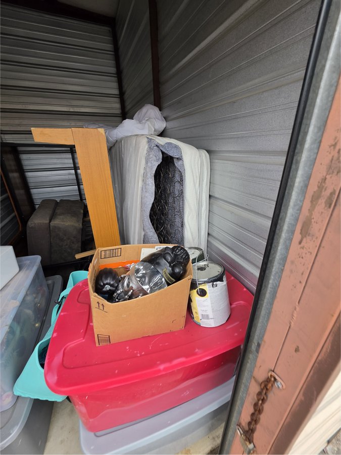 5 x 10 storage unit in Trenton, GA