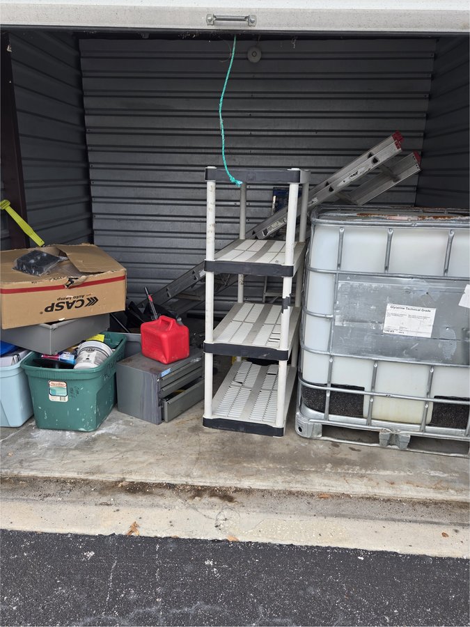 10 x 10 storage unit in Kissimmee, FL