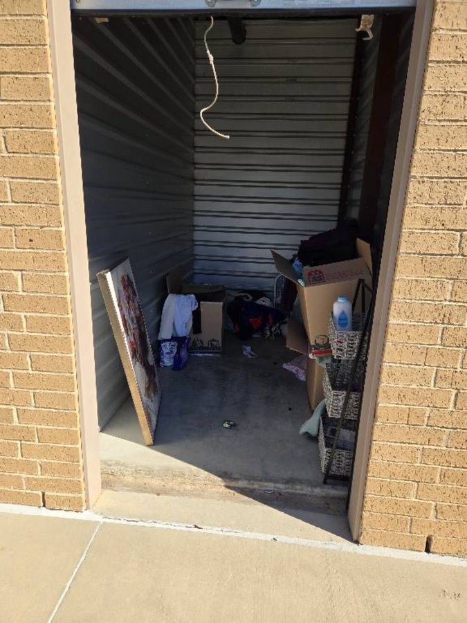 10 x 10 storage unit in Arlington, TX