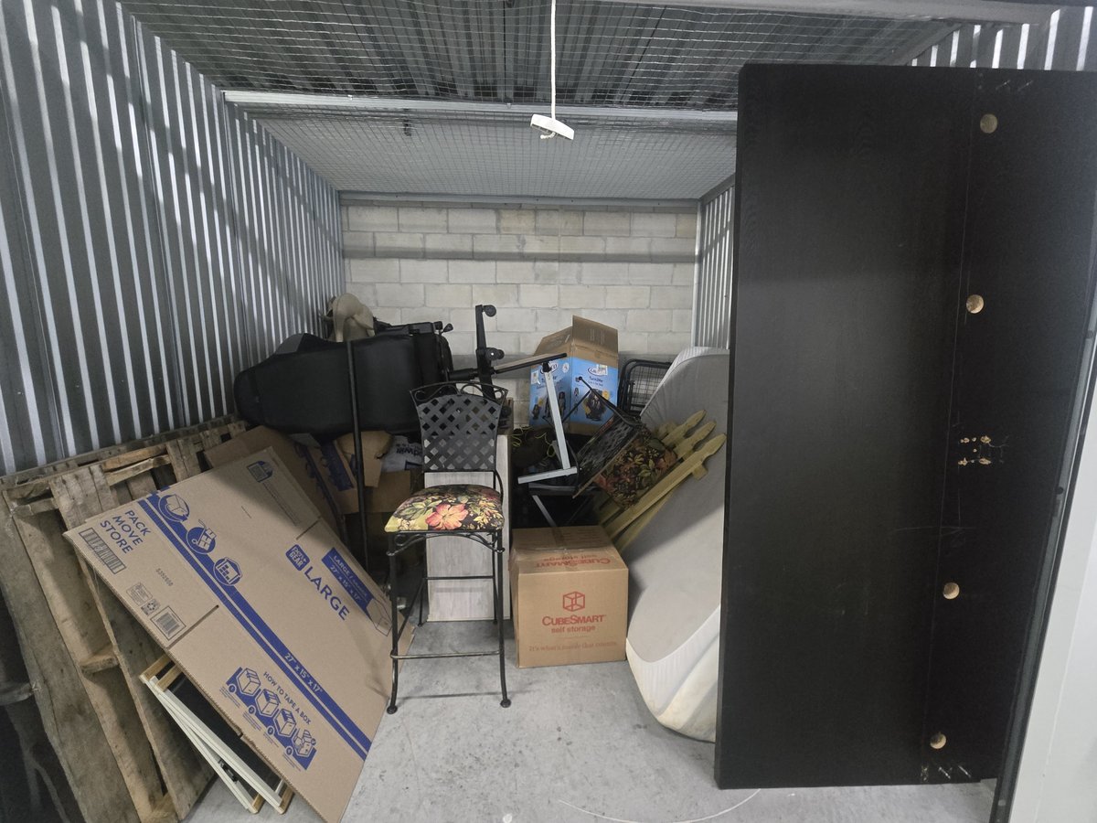 10 x 10 storage unit in Kissimmee, FL