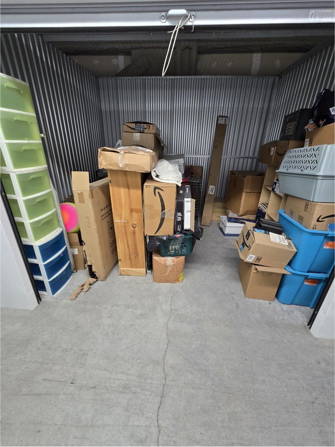 10 x 10 storage unit in Bridgeport, CT