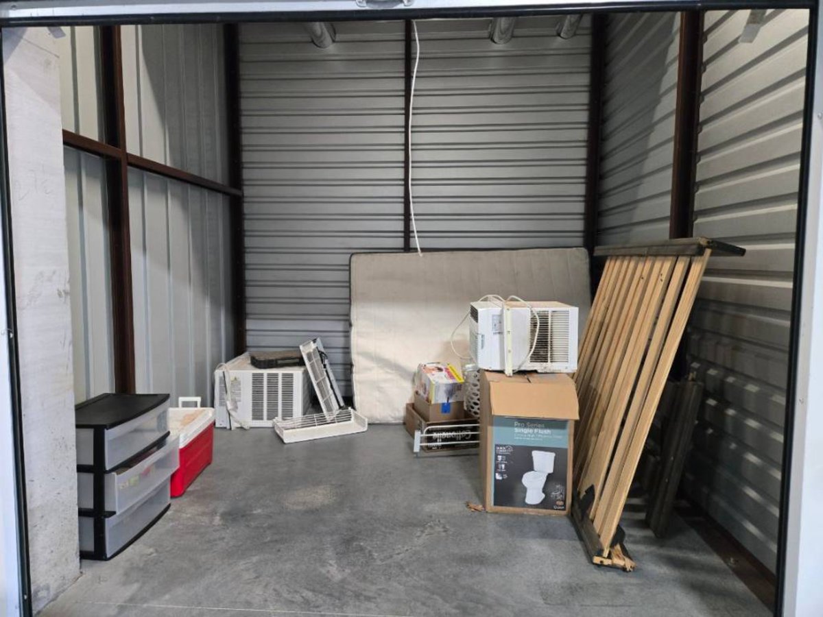 11 x 11 storage unit in Omaha, NE