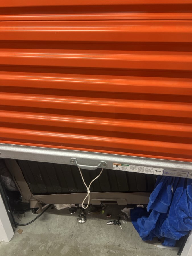 5 x 10 storage unit in Pittsburg, CA