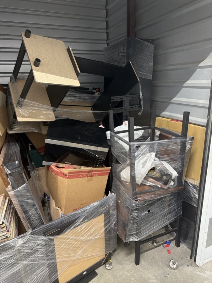 10 x 7 storage unit in Pittsburg, CA