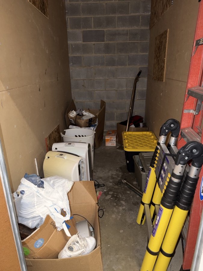 5 x 10 storage unit in Woodbridge, VA