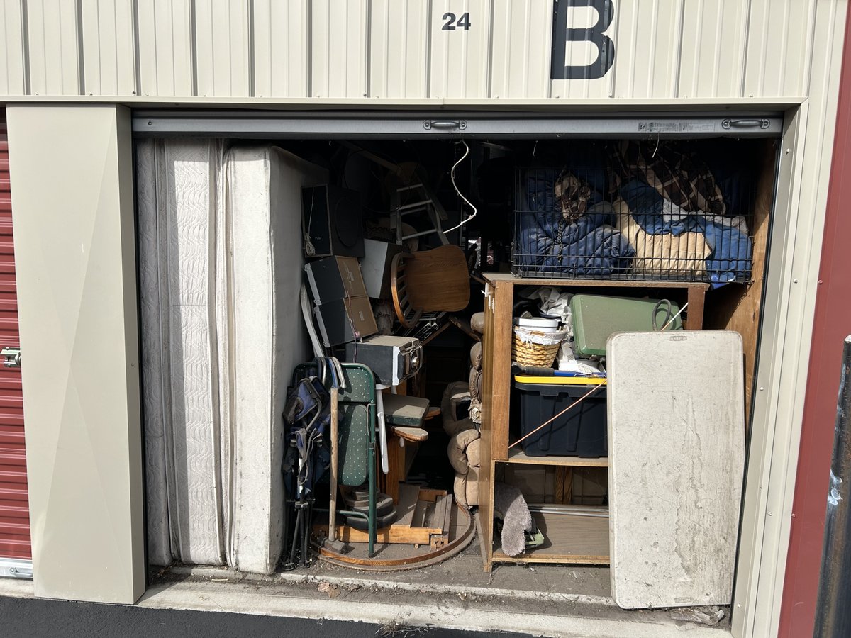 10 x 10 storage unit in Redmond, OR