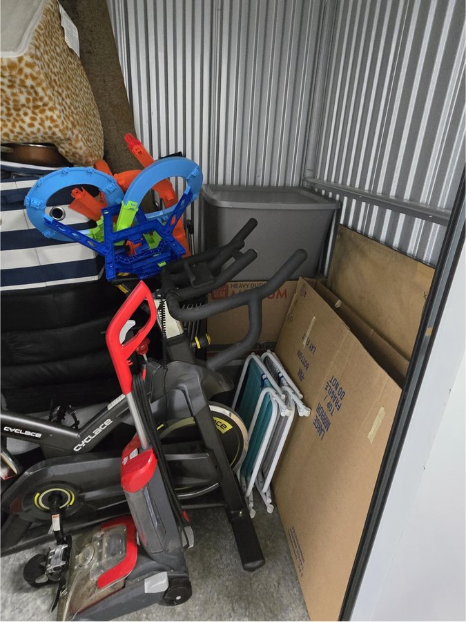 5 x 5 storage unit in Bridgeport, CT