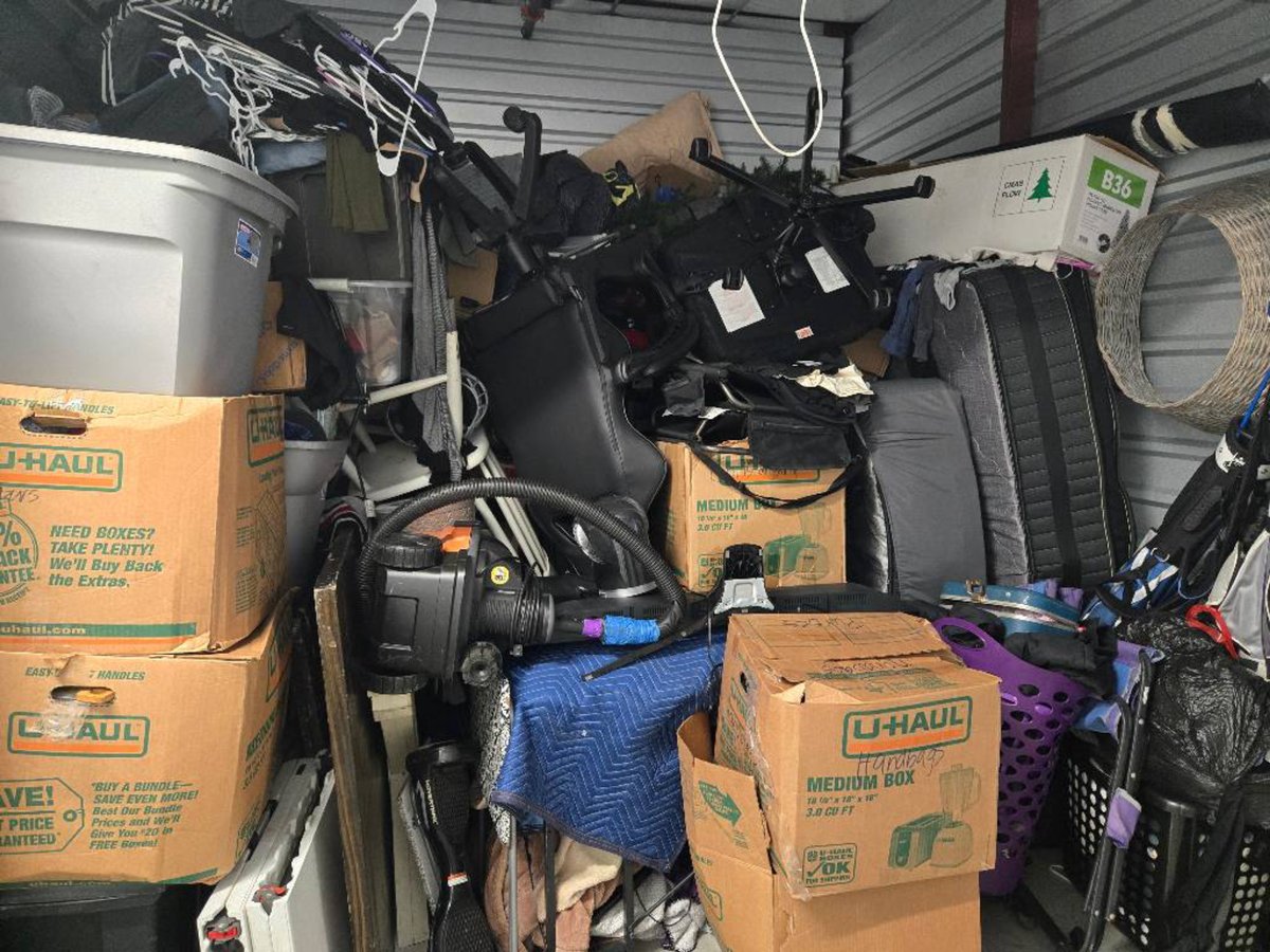 10 x 10 storage unit in Missouri City, TX