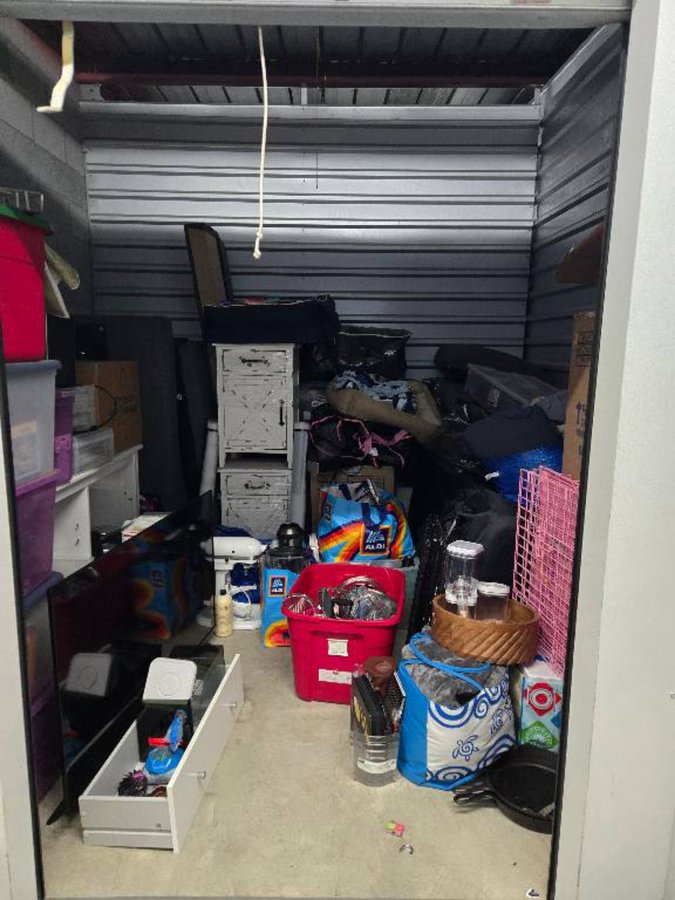 10 x 10 storage unit in Sterling, VA