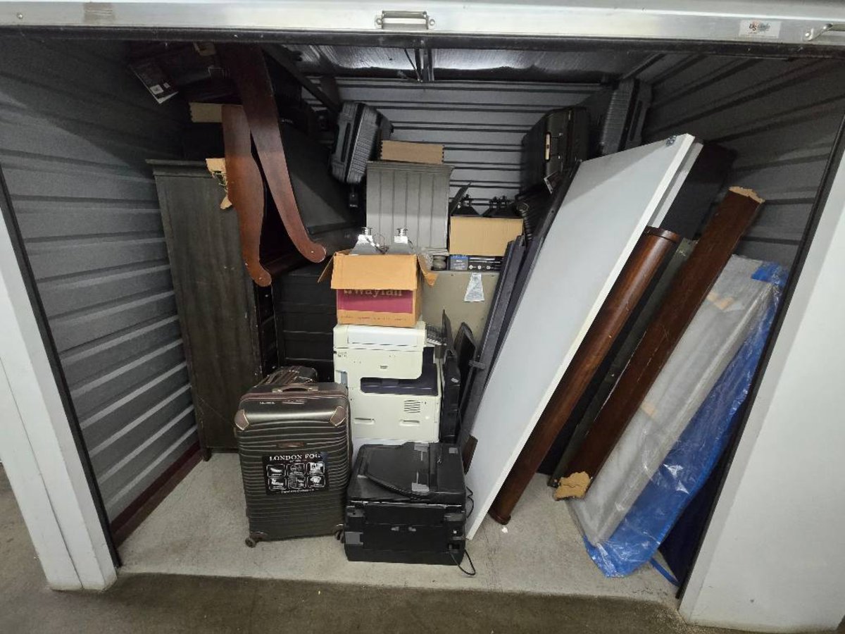 10 x 7 storage unit in Gardena, CA