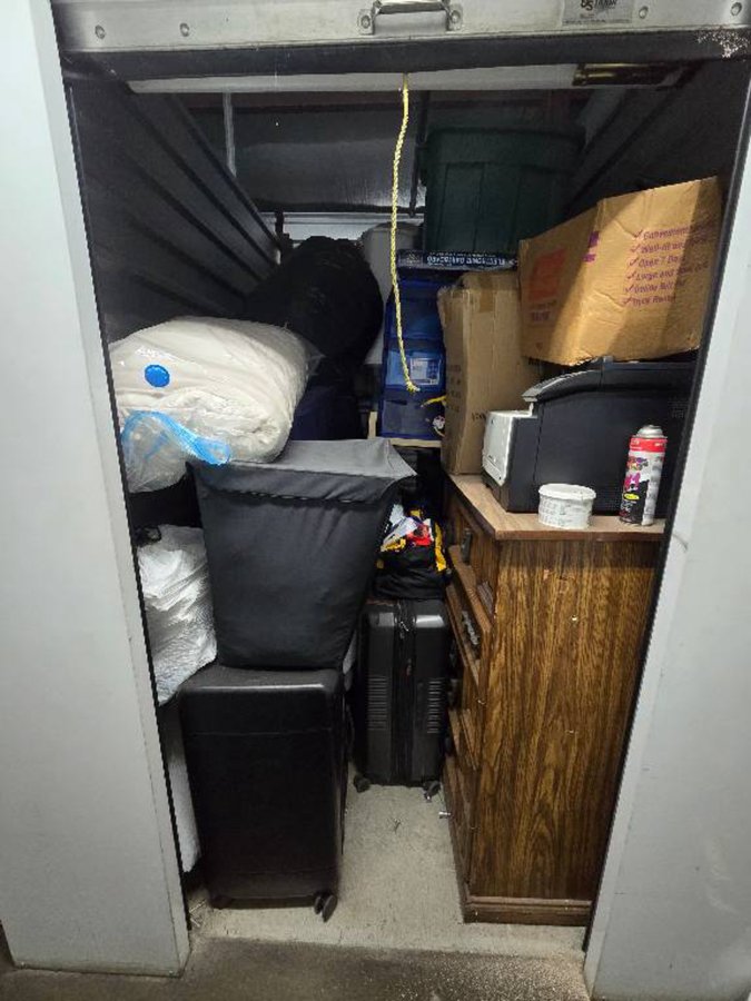 5 x 7 storage unit in Gardena, CA