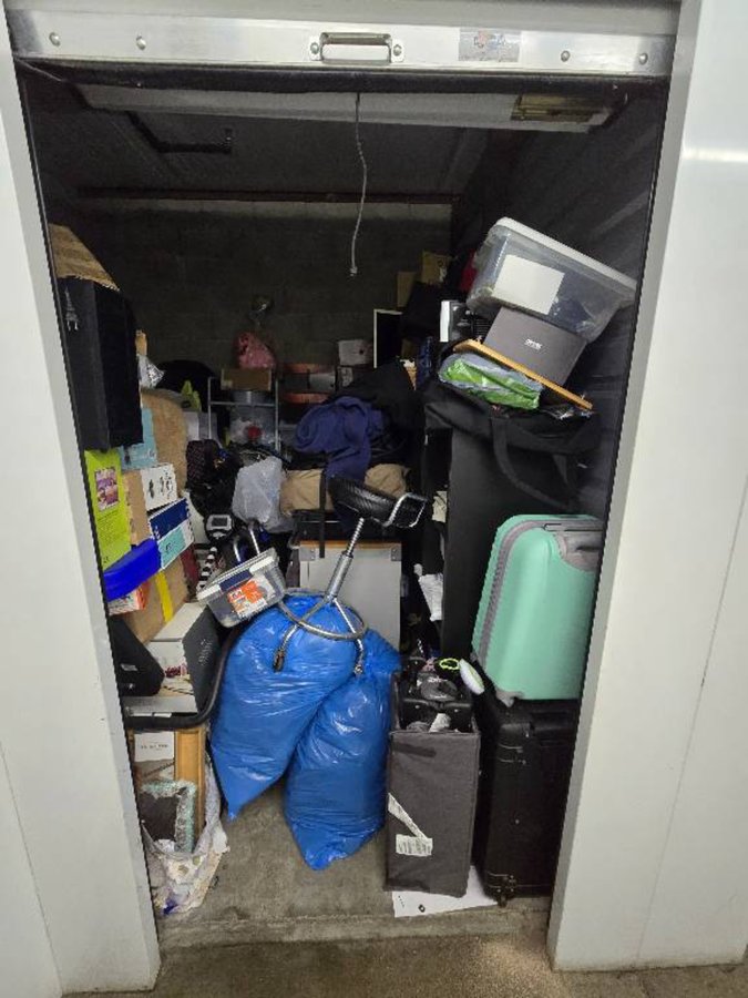 10 x 10 storage unit in Gardena, CA