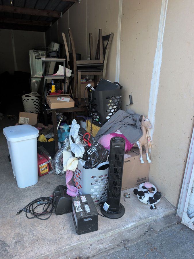 8 x 25 storage unit in Hollister, CA