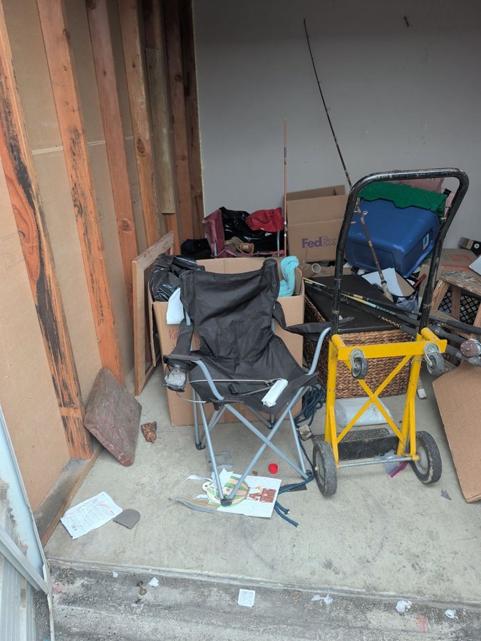 8 x 10 storage unit in Hollister, CA