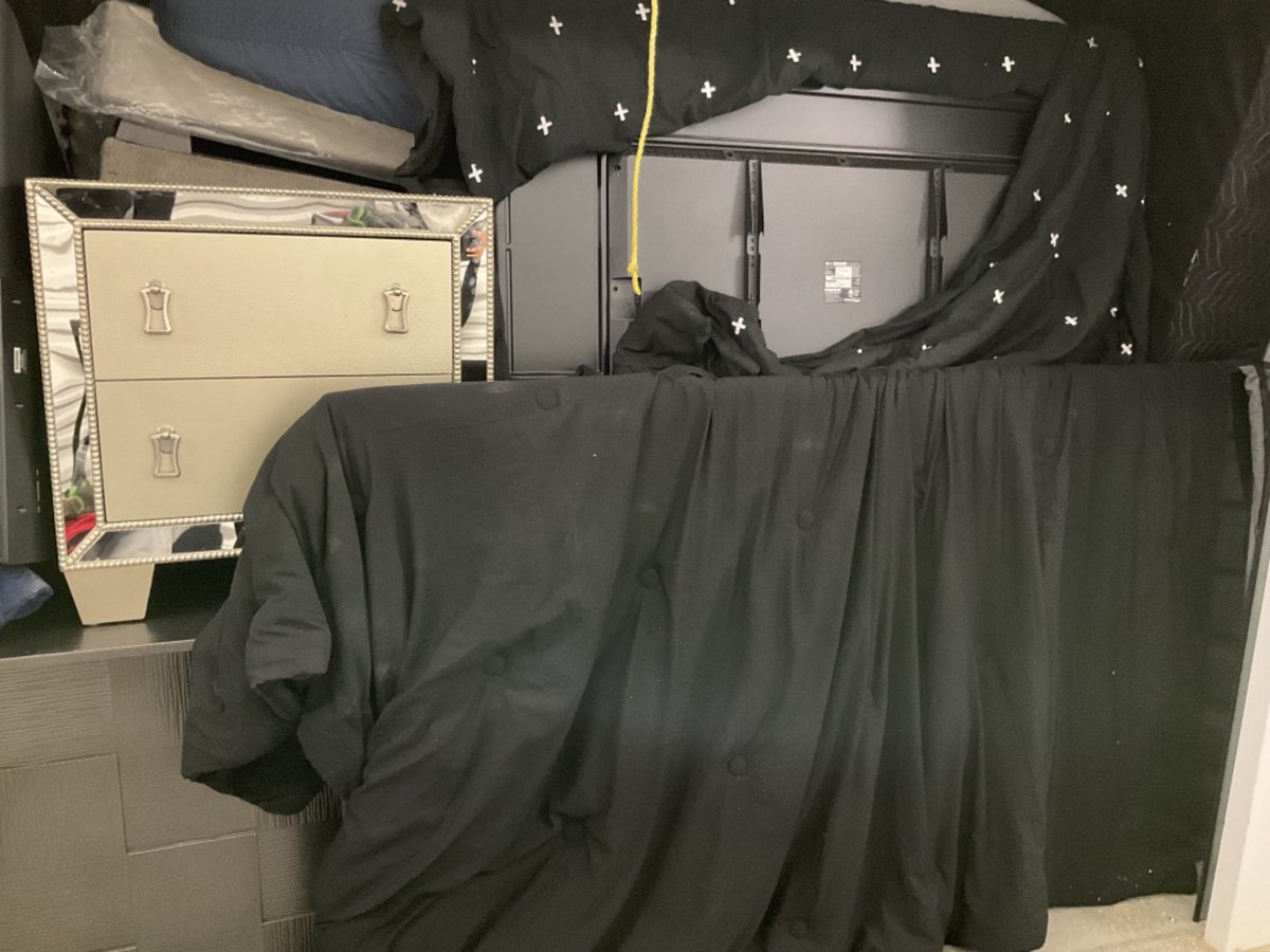 10 x 10 storage unit in Northridge, CA