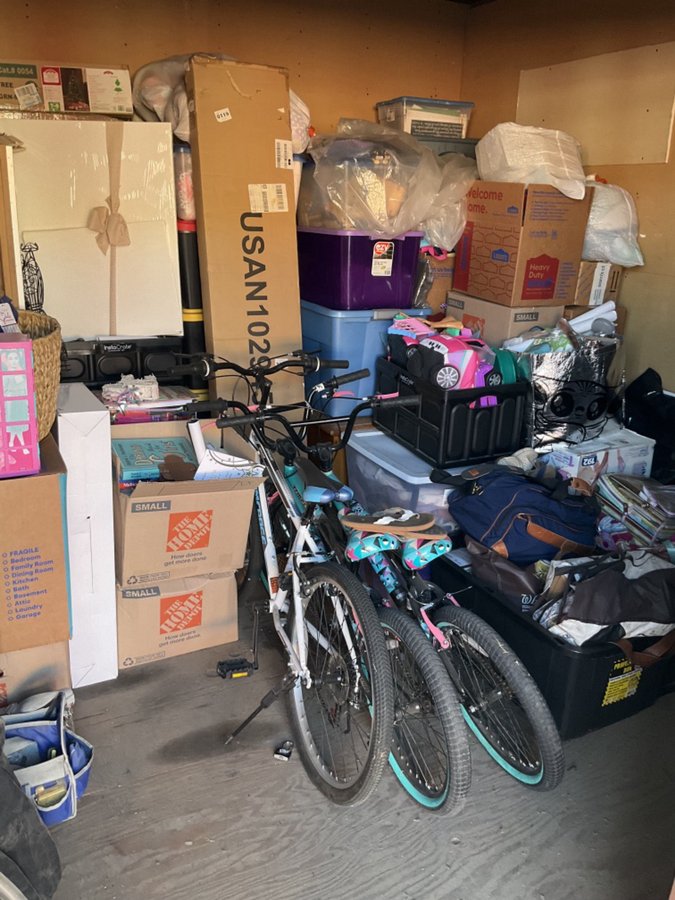 10 x 10 storage unit in Sylmar, CA