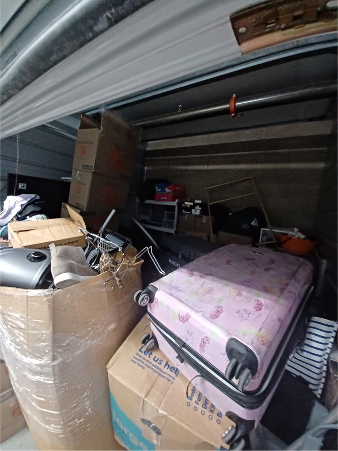10 x 10 storage unit in Elk Grove, CA