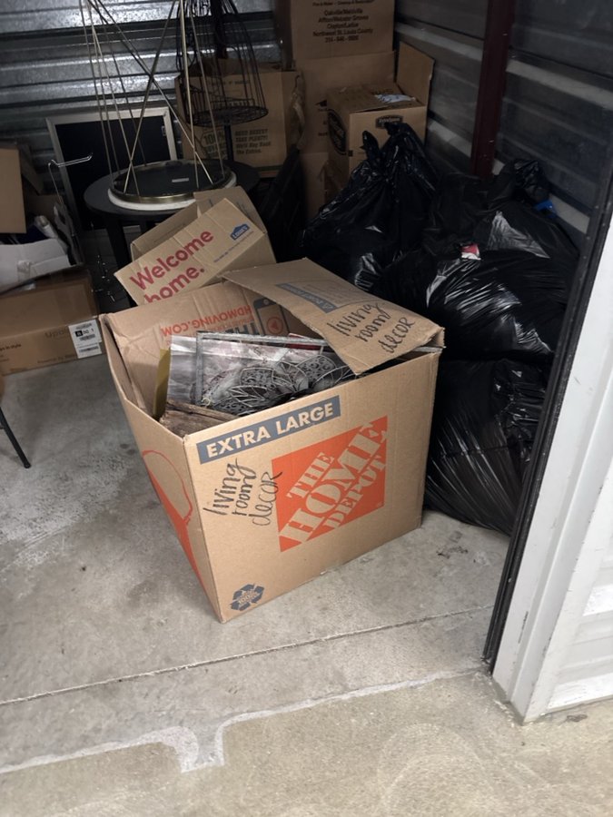 7 x 10 storage unit in St Charles, MO