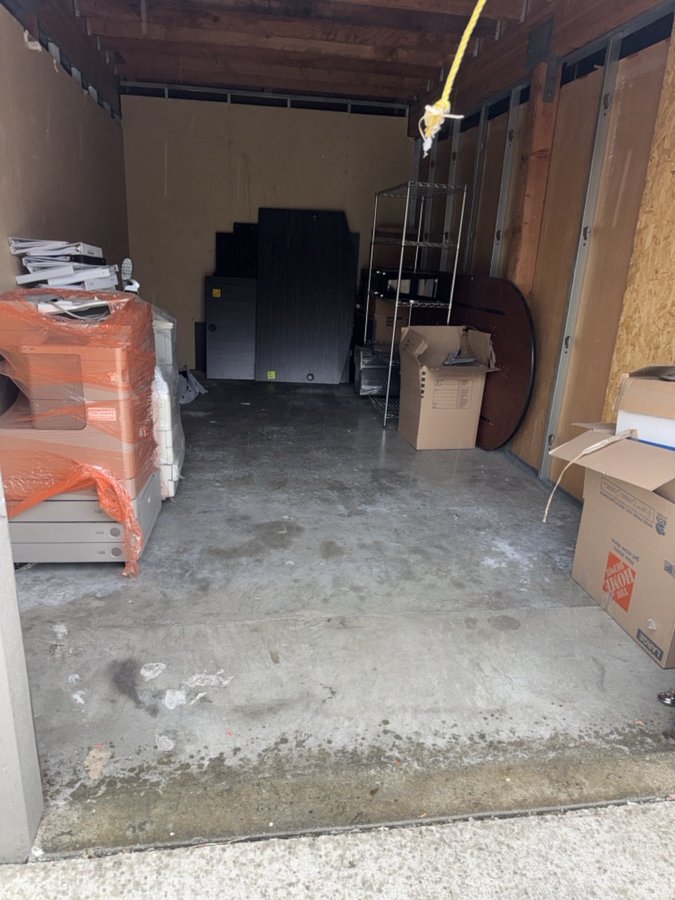 10 x 20 storage unit in Northridge, CA