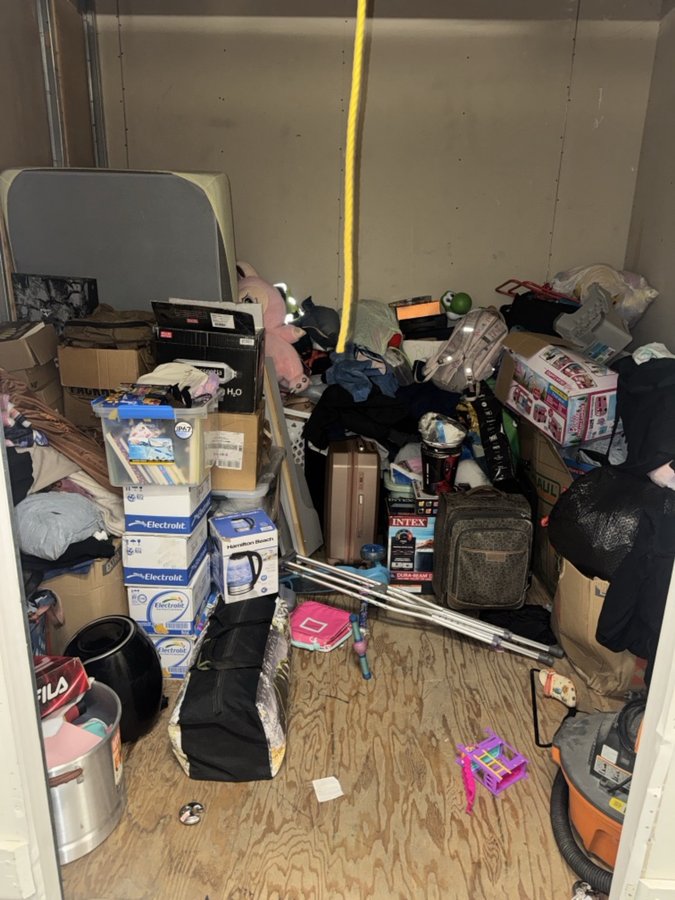 10 x 10 storage unit in Northridge, CA