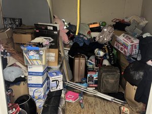 10 x 10 storage unit in Northridge, CA