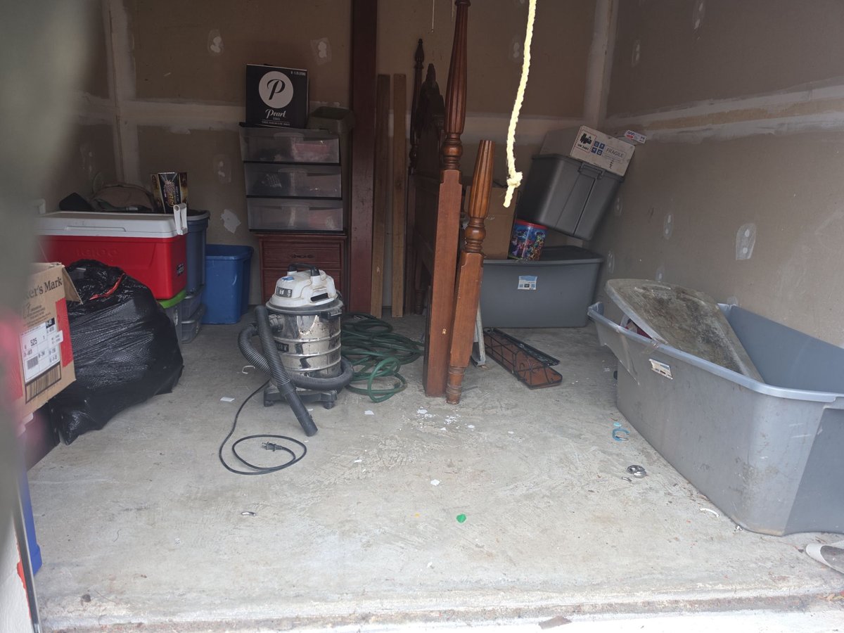 10 x 10 storage unit in Lexington, NC