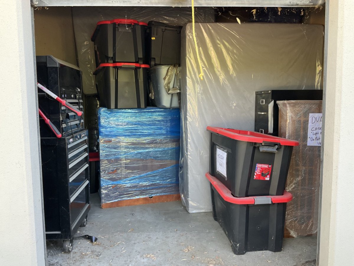 10 x 20 storage unit in Granada Hills, CA