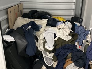 5 x 5 storage unit in Valencia, CA