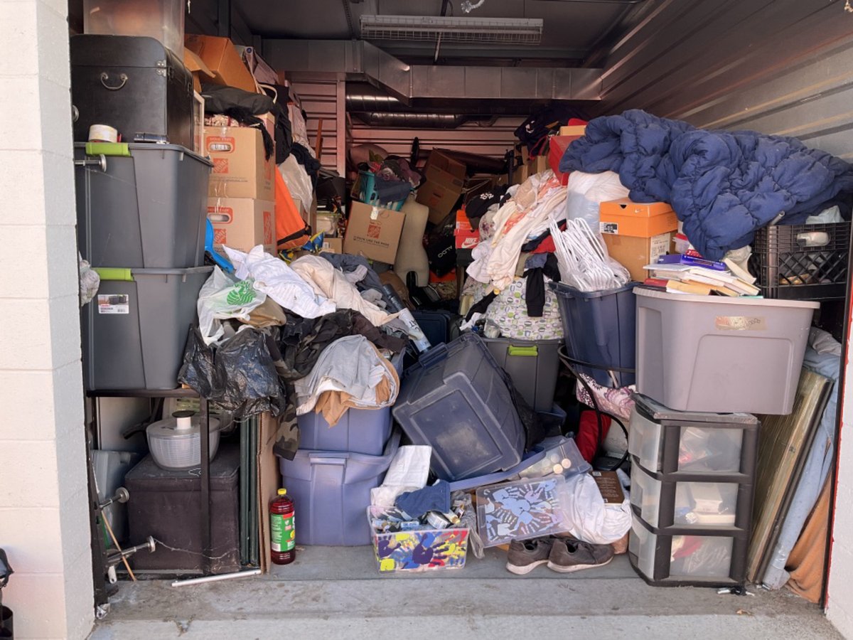 10 x 20 storage unit in Valencia, CA