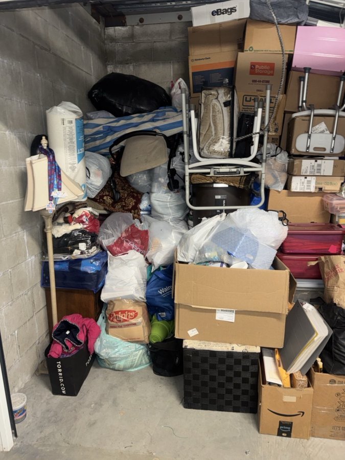 10 x 8 storage unit in Valencia, CA