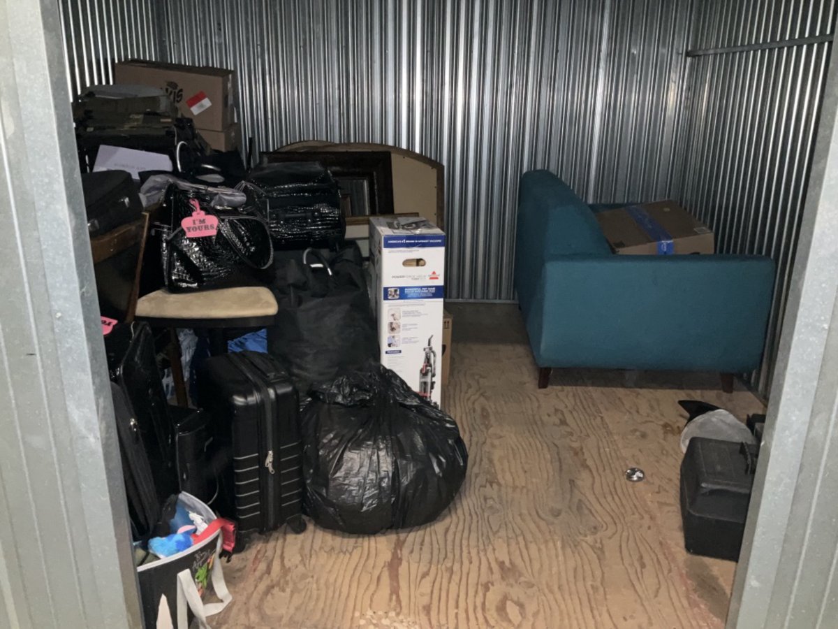 10 x 10 storage unit in Tujunga, CA