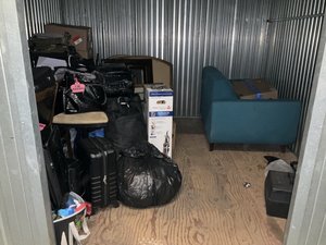 10 x 10 storage unit in Tujunga, CA